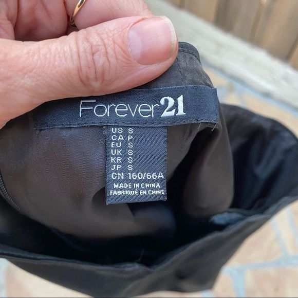 Forever 21 black pencil skirt with bow size small - Picture 2 of 9
